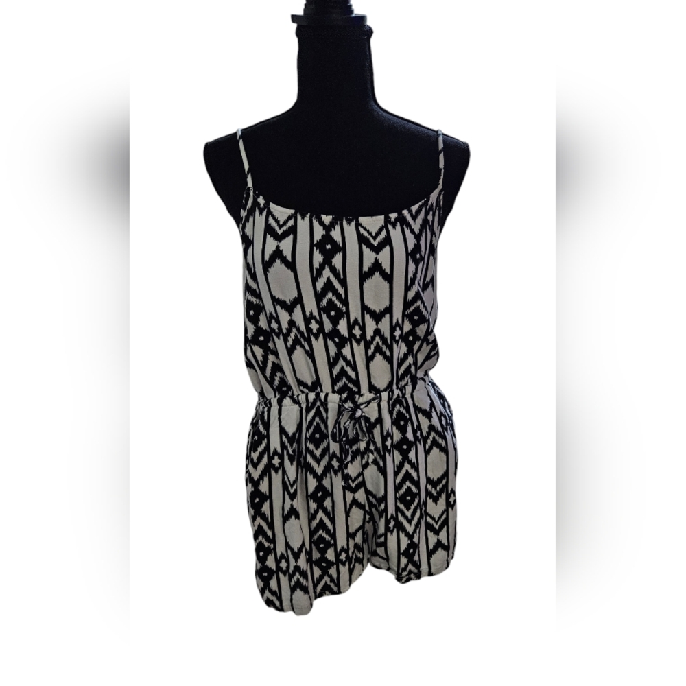 Forever 21 Romper Black & White